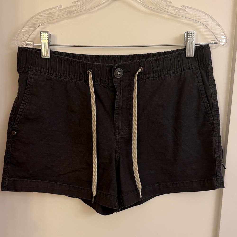 Vuori Women's Ripstop Black Shorts with Drawstring